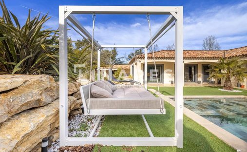 Castle for Sale in Plan-d'Aups-Sainte-Baume, Provence-Alpes-Côte d'Azur, France