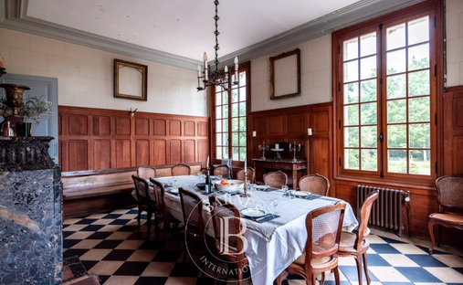 Castle for Sale in Meaux, Île-de-France, France