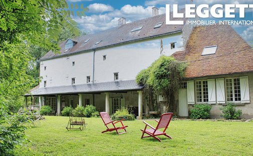 Spacious Property With Separate Guest Lodgings In Wooded Park Of 19 Acres, 15 Km From Blois.