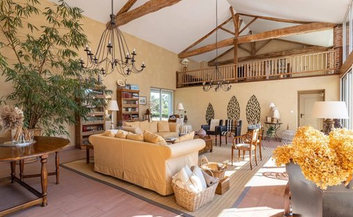 Castle for Sale in Feurs, Auvergne-Rhône-Alpes, France