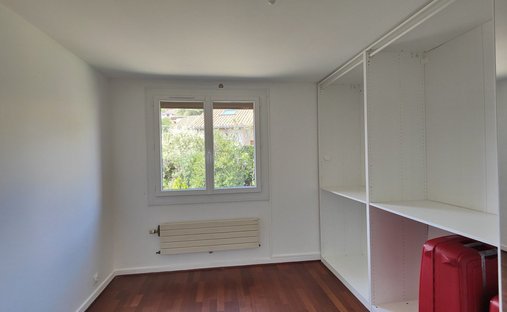 Castle for Sale in Clermont-Ferrand, Auvergne-Rhône-Alpes, France