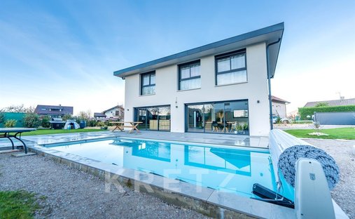 Castle for Sale in Bons-en-Chablais, Auvergne-Rhône-Alpes, France