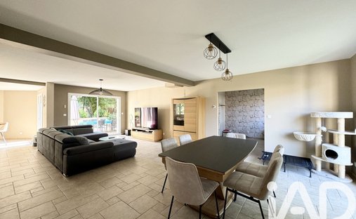 Castle for Sale in Morigny-Champigny, Île-de-France, France