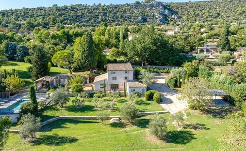 Beautiful Stone Property With Views And Pool