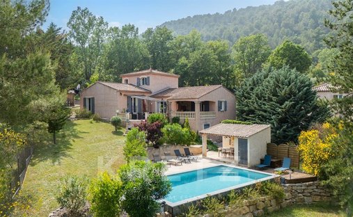 Castle for Sale in Manosque, Provence-Alpes-Côte d'Azur, France