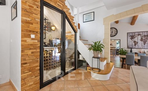 Castle for Sale in Manosque, Provence-Alpes-Côte d'Azur, France