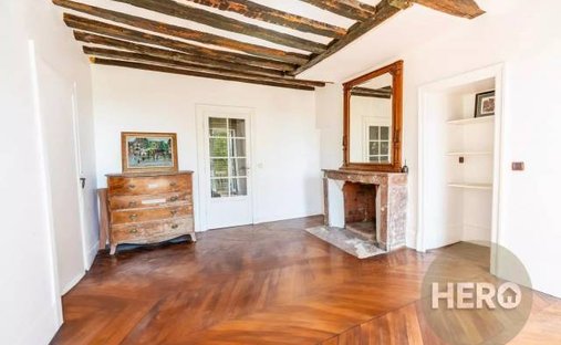 House 6 Room(s) 4 Bedroom(s) 210 M²