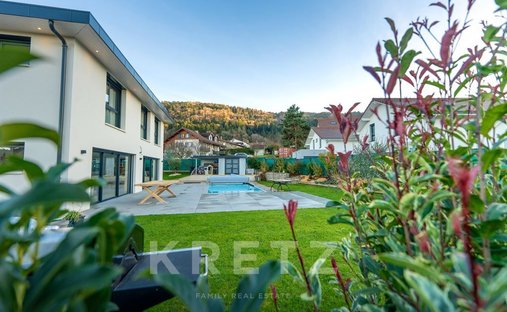 Castle for Sale in Bons-en-Chablais, Auvergne-Rhône-Alpes, France