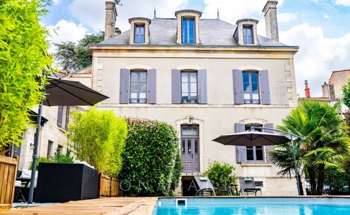 Castle for Sale in Niort, Nouvelle-Aquitaine, France