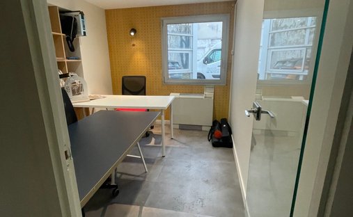 Castle for Sale in Clermont-Ferrand, Auvergne-Rhône-Alpes, France