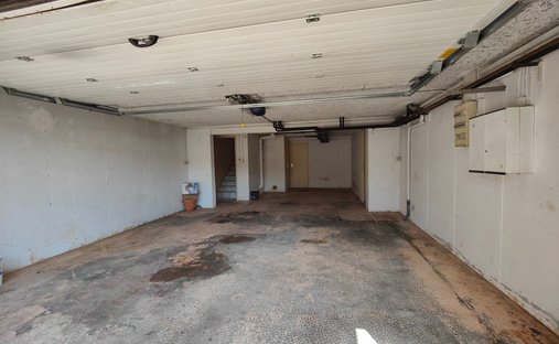 Castle for Sale in Clermont-Ferrand, Auvergne-Rhône-Alpes, France