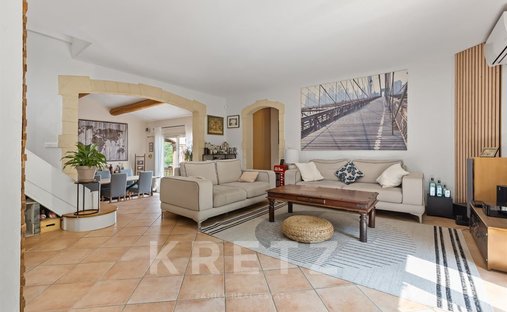 Castle for Sale in Manosque, Provence-Alpes-Côte d'Azur, France