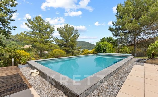 Castle for Sale in Manosque, Provence-Alpes-Côte d'Azur, France