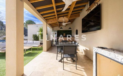 Castle for Sale in Plan-d'Aups-Sainte-Baume, Provence-Alpes-Côte d'Azur, France