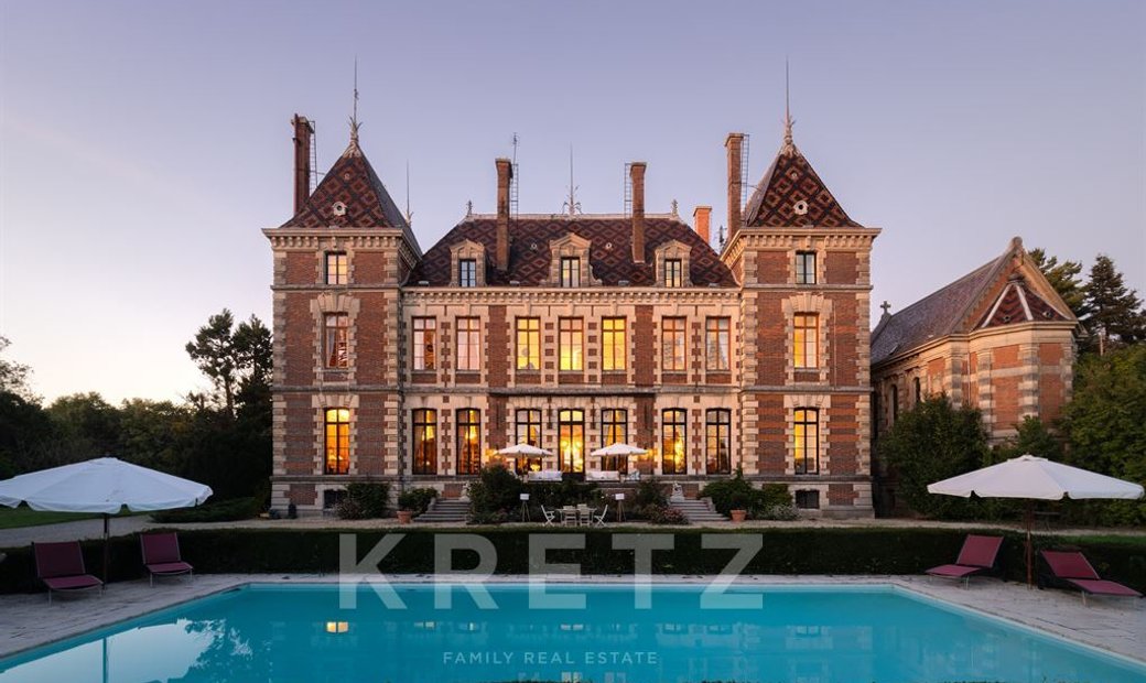 19th Century Elegance: Castle And 50 Hectare Estate 1 Hour From Lyon