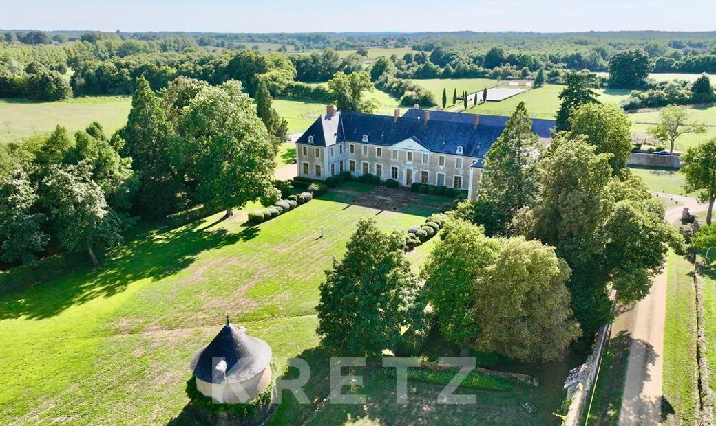 Haut Anjou 17th Century Mh Listed Castle With Outbuildings, 18ha (Option On 5ha More) Park, River,