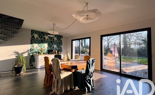 19th C. Chateau In The Vendée Suitable For Tourist Use