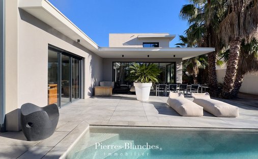 Castle for Sale in Montpellier, Occitanie, France