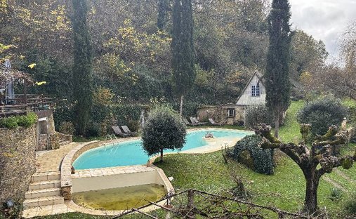 Castle for Sale in Le Bugue, Nouvelle-Aquitaine, France