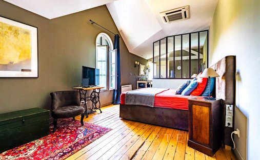 Castle for Sale in Niort, Nouvelle-Aquitaine, France