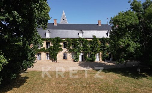 Castle for Sale in Cérilly, Auvergne-Rhône-Alpes, France