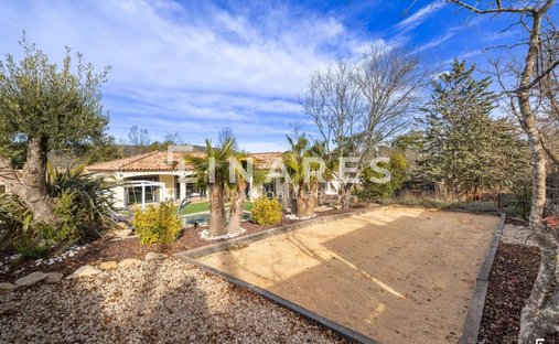 Castle for Sale in Plan-d'Aups-Sainte-Baume, Provence-Alpes-Côte d'Azur, France