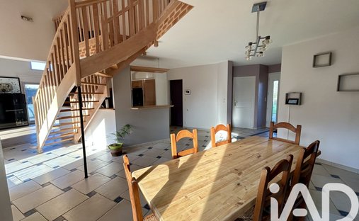 House 379m² Living Space, Great Comfort And Geothermal Energy