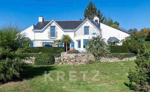 An Incredible Real Estate Asset Overlooking The Ria.