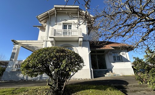 Castle for Sale in Dax, Nouvelle-Aquitaine, France