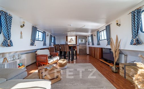 Castle for Sale in Villeneuve-lès-Maguelone, Occitanie, France