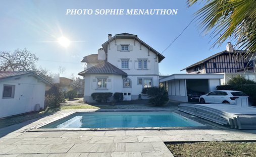 Castle for Sale in Dax, Nouvelle-Aquitaine, France