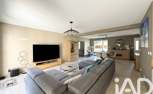 Castle for Sale in Morigny-Champigny, Île-de-France, France