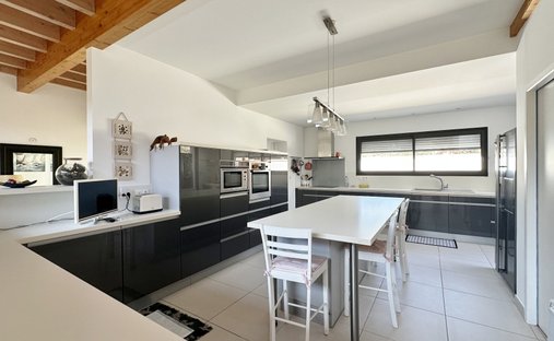 Castle for Sale in Dax, Nouvelle-Aquitaine, France