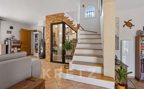 Castle for Sale in Manosque, Provence-Alpes-Côte d'Azur, France