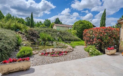 Near Villeneuve Sur Lot Magnificent Riverside Chateau With 6 Bedrooms And 8 Hectares Of Land