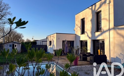 19th C. Chateau In The Vendée Suitable For Tourist Use