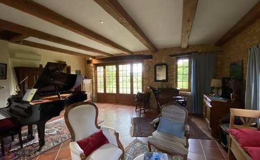 Castle for Sale in Le Bugue, Nouvelle-Aquitaine, France