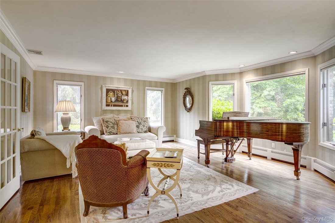 House in Syosset, New York, United States 5 - 16886134