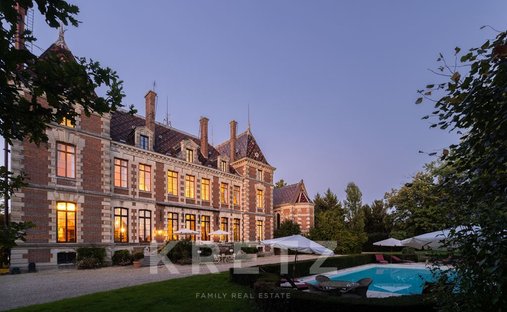 Beautiful Property Of The XI Xth Century Of Tuscan Style In The Heart Of A Closed Park And Raises Abo