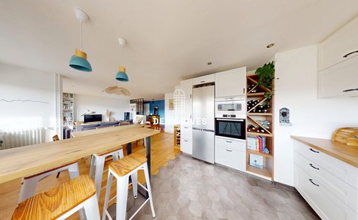 Vendée (85) 18th Century Listed Chateau Estate Of 42 Hectares