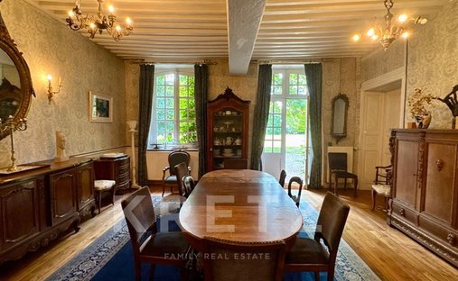 Castle for Sale in Cérilly, Auvergne-Rhône-Alpes, France