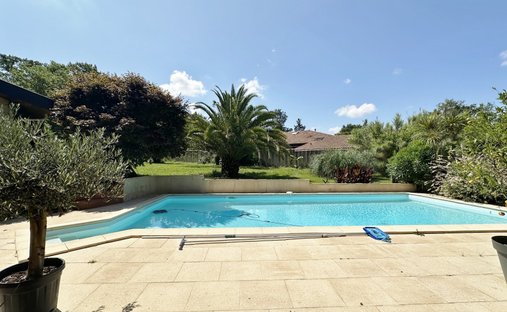 Castle for Sale in Dax, Nouvelle-Aquitaine, France