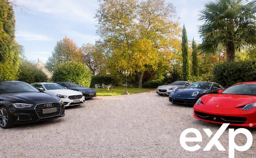 Castle for Sale in Gannat, Auvergne-Rhône-Alpes, France