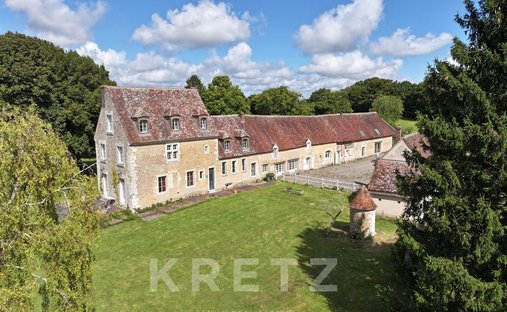 Castle for Sale in La Ferté-Bernard, Pays de la Loire, France