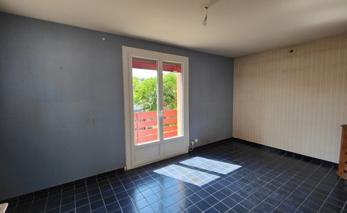 Castle for Sale in Clermont-Ferrand, Auvergne-Rhône-Alpes, France