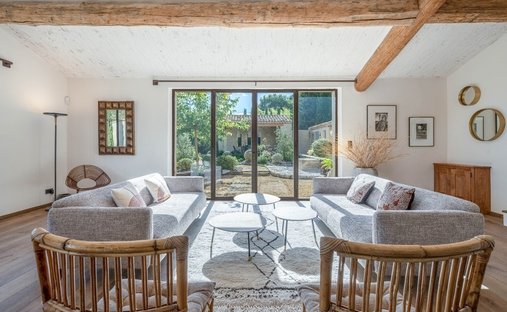 Beautiful Stone Property With Views And Pool