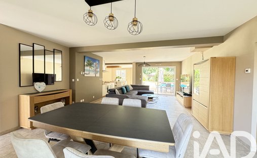 Castle for Sale in Morigny-Champigny, Île-de-France, France