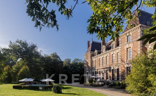 Beautiful Property Of The XI Xth Century Of Tuscan Style In The Heart Of A Closed Park And Raises Abo