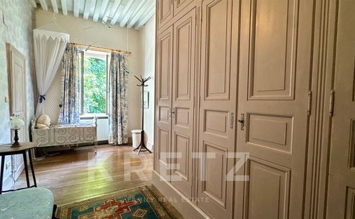 Castle for Sale in Cérilly, Auvergne-Rhône-Alpes, France