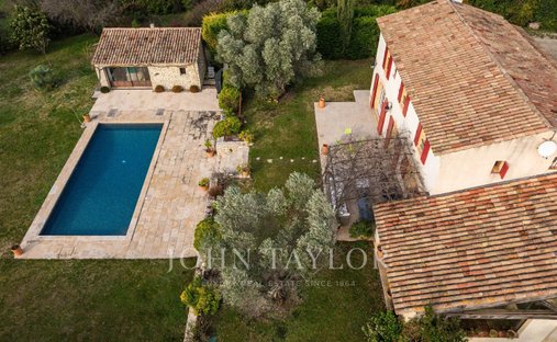 Castle for Sale in Aix-en-Provence, Provence-Alpes-Côte d'Azur, France